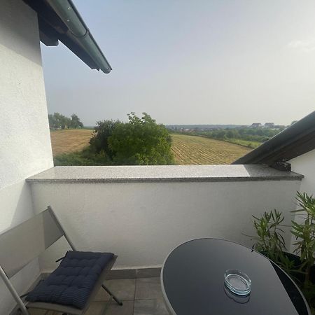 Vila Milka - Balkon - Besplatan Parking - Samostalna Prijava Karlovac Extérieur photo